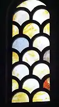 Un des très sobres "vitraux" de l'église