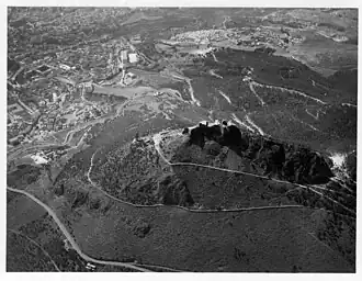 En 1942, vue aérienne du fort et de la chapelle.