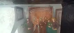 La décoration intérieure de l'édifice dévoile Marie, Joseph et saint Jacques.