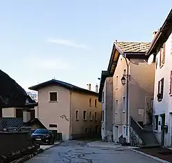 Vue de l'entrée est du village à l'extrémité de la route de la Fusine et du chemin des Albert.