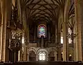 Vue à travers la nef jusqu'à l'orgue