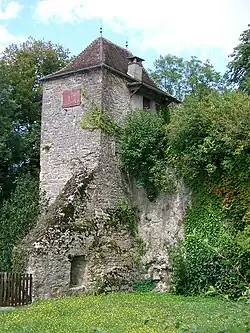 Tour fortifiée.