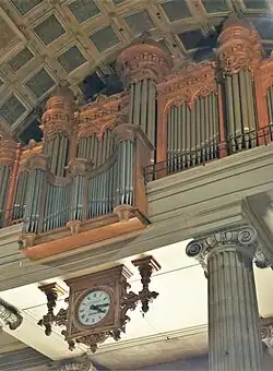 L'orgue de tribune.