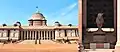 Le chapiteau d'origine du taureau de Rampurva se trouve de nos jours en haut des marches du palais présidentiel de Rashtrapati Bhavan, New delhi, India,.