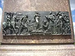 Soubassement de la statue Jeanne d'Arc guerrière