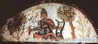 Dessin en couleur. Un homme assis joue d'une harpe et un oiseau se tient dans un arbre.