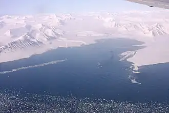 Vue aérienne depuis l'Isfjorden.