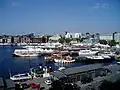 Pipervika vue depuis la citadelle d'Akershus ; au fond, la très vivante Aker Brygge.