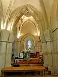 Transept, vue depuis le sud ; chapiteaux frustes de la fin du XIXe&nbsp;siècle.