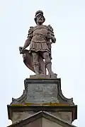 Statue de saint Quirin sur le pignon Est