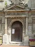 Portail et avant-corps.