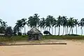 Ouidah-Petit temple vaudou.