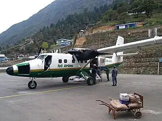 L'avion en 2007 à l'aéroport Tenzing-Hillary.