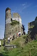 Le château de Montfort construit avec les pierres de la tour de Wyck