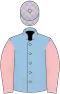 Bleu clair manches roses, toque échiquetée du même