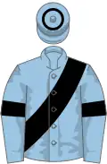 Bleu clair, écharpe, brassards et cercle de toque noirs