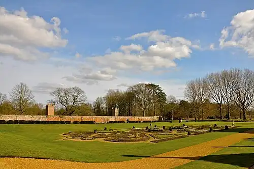 Un modèle victorien, le parterre situé dans la pelouse
