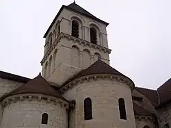 Le chevet et le clocher de l'église.