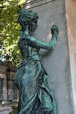 Détail de la sépulture d'Auguste Burdeau, Paris, cimetière du Père-Lachaise.