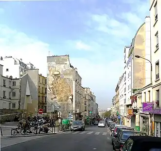 Rue de Belleville et place Fréhel (2011).