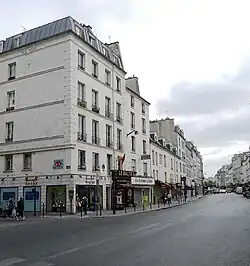 « Le Balto », 147, rue du Faubourg-Saint-Antoine, dans le 11e arrondissement de Paris, portant le nom de la marque de cigarette Balto.