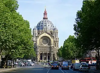 L'église, vue du boulevard Malesherbes.