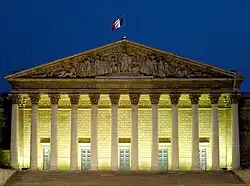 Palais Bourbon la nuit.