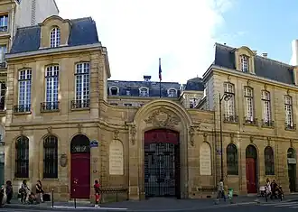 No&nbsp;19 : ancien hôtel d'Olonne.