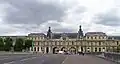 Sur le pont du Carrousel en direction du Louvre.