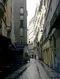 Début de la rue vue de la rue des Lombards.