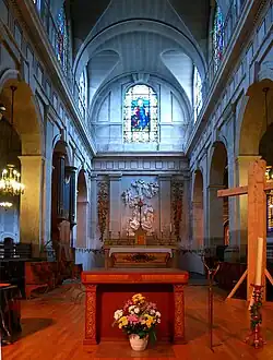 Chœur et autels.