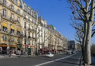 Le quai du Louvre vu depuis le quai François-Mitterrand.