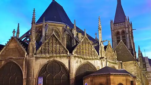 L'abside gothique le soir.
