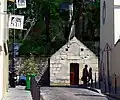 Regard Saint-Martin au carrefour avec la rue des Cascades.