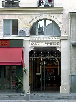 Entrée de la galerie Vivienne sise rue de la Banque.