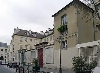 La rue au niveau des nos&nbsp;3 et 5.