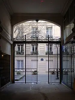 No 9 : le passage Alfred-Stevens.
