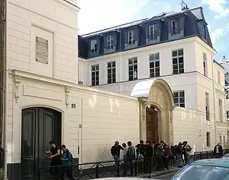 No 21, façade de l'hôtel de Narbonne-Pelet (lycée Paul-Claudel-d'Hulst), côté rue.