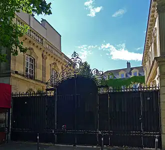 No 23 : hôtel de Sagonne.