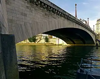 Détail de l'arche centrale vue du côté 5e&nbsp;arrondissement.