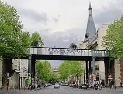 Ancien pont ferroviaire de la Promenade plantée franchissant l'avenue Ledru-Rollin.