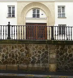 No&nbsp;15 : porte vue depuis la voie inférieure.
