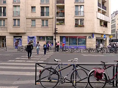 no 2 de la rue des Écoles.