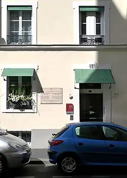 No&nbsp;24 :entrée de l'hôtel Mistral.
