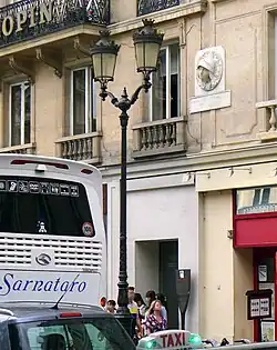 La rue Saint-Honoré au niveau des no&nbsp;161-163.