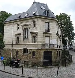 No 16 : site montmartrois de la Cité internationale des arts où se situait jadis un abreuvoir.