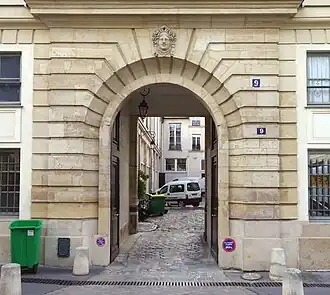 Entrée du no&nbsp;9.