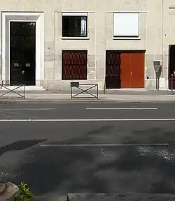 No 32, quai des Célestins : borne de Paris signalant l'emplacement de cette ancienne tour.