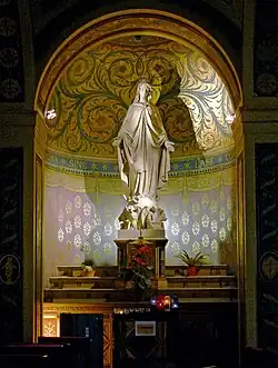 Statue de la chapelle collatérale de la Vierge.