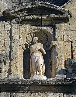 Détail : niche avec statue.
